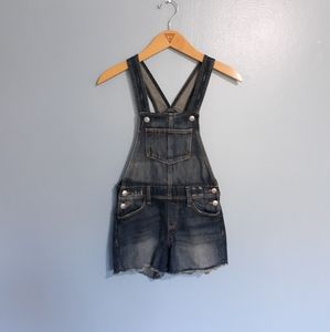 Old navy girl's shorts overall size M.